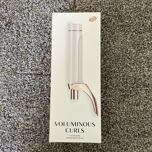 T3 Voluminous Curls 1.5” Clip Barrel